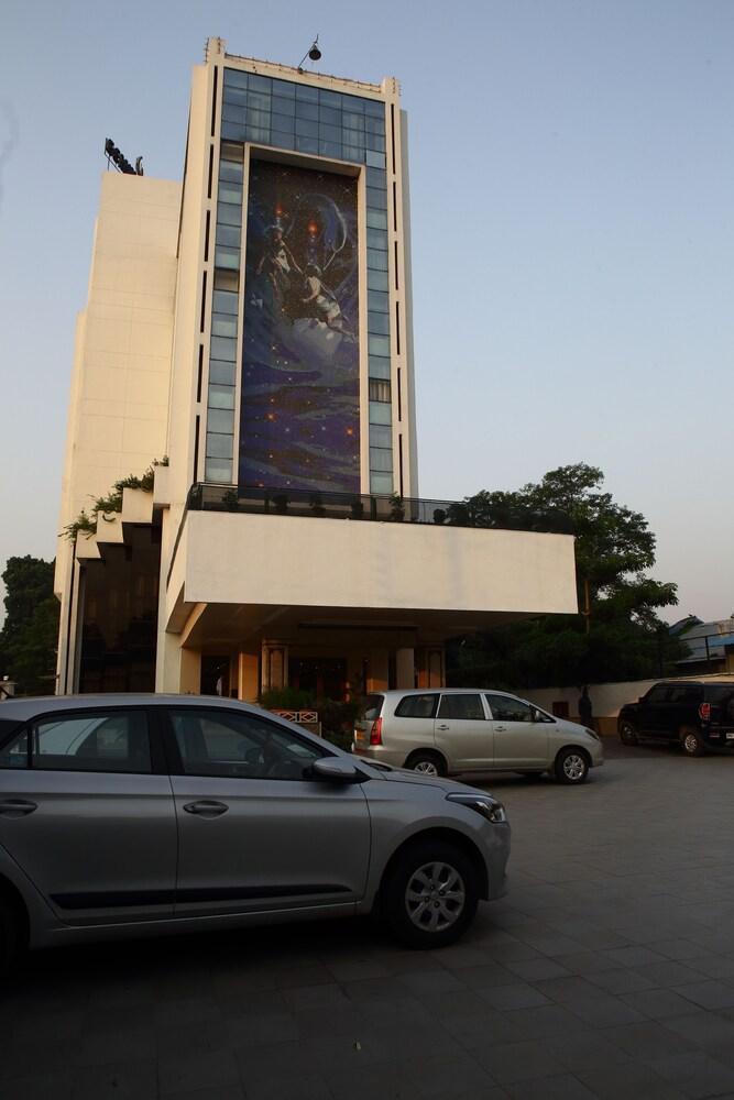 Hotel Gemini Continental, Hazratganj Lucknow