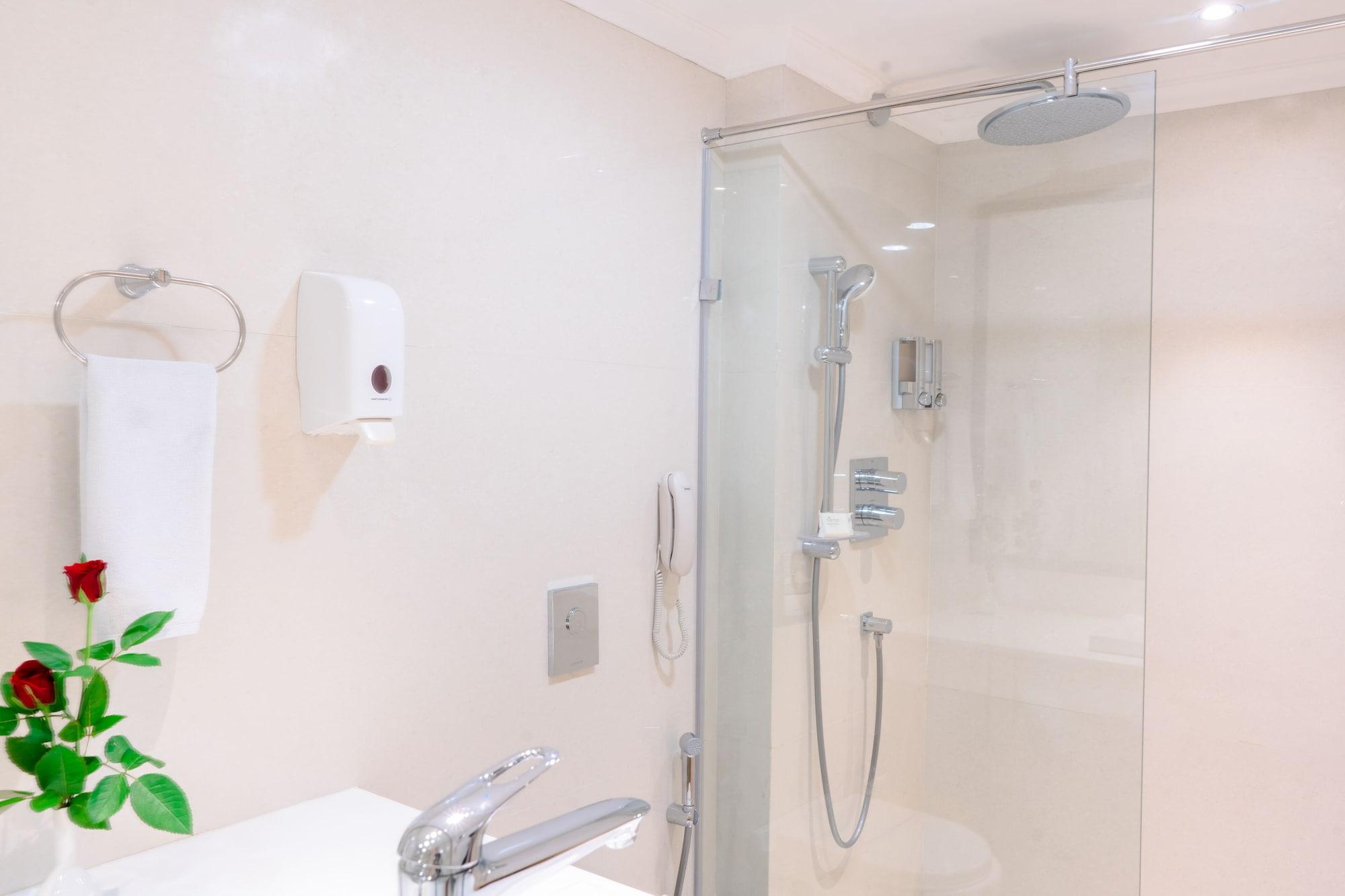 Gemini Continental, Hazratganj Hotel 4*