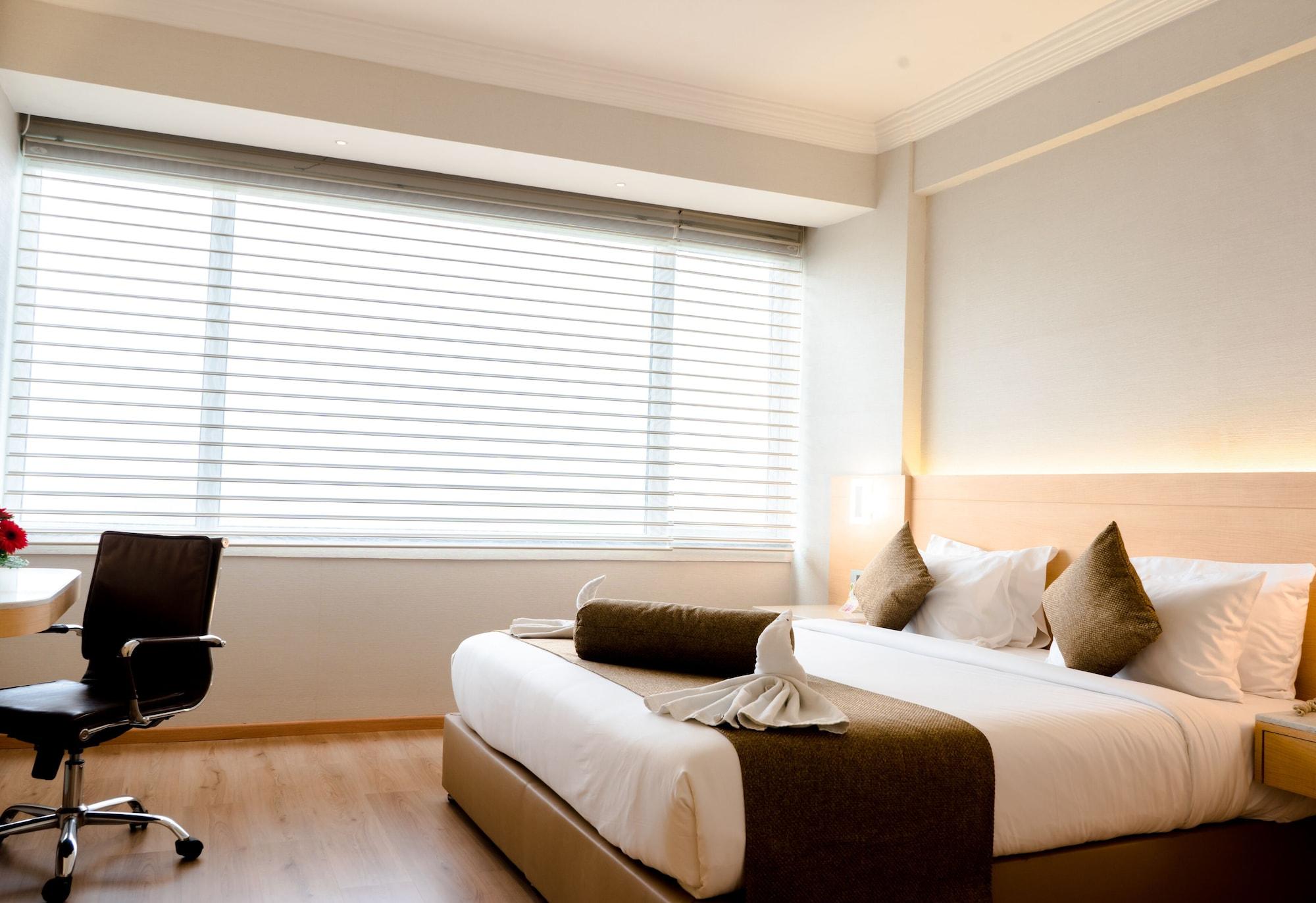 Hotel Gemini Continental, Hazratganj 4*