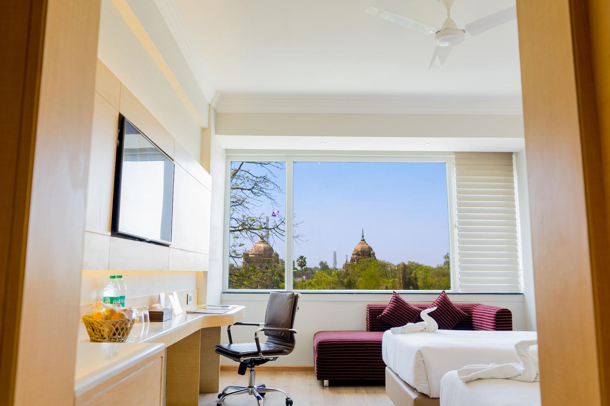 Gemini Continental, Hazratganj Hotel 4*