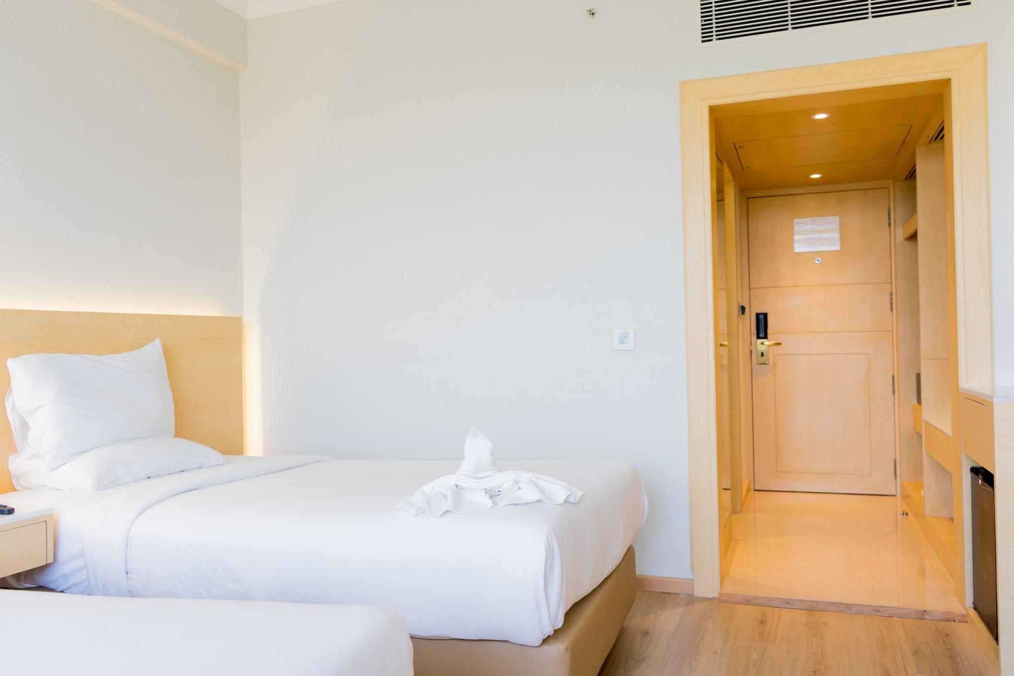 Hotel Gemini Continental, Hazratganj 4*
