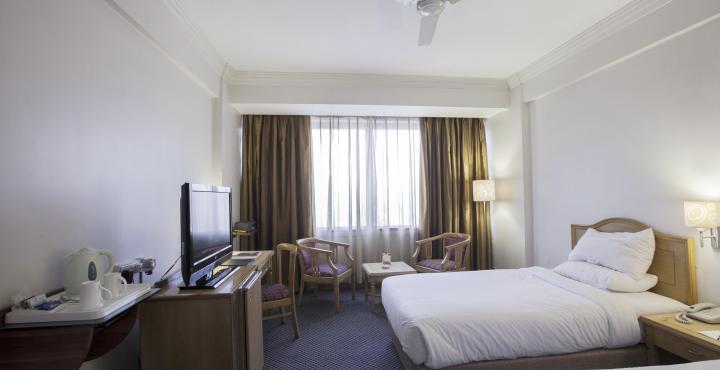 Gemini Continental, Hazratganj Lucknow
