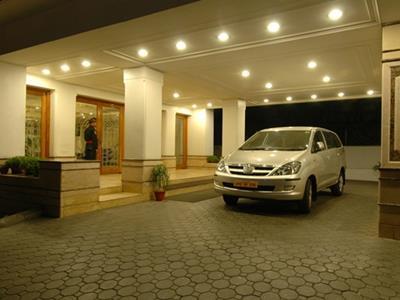 Gemini Continental, Hazratganj 4*