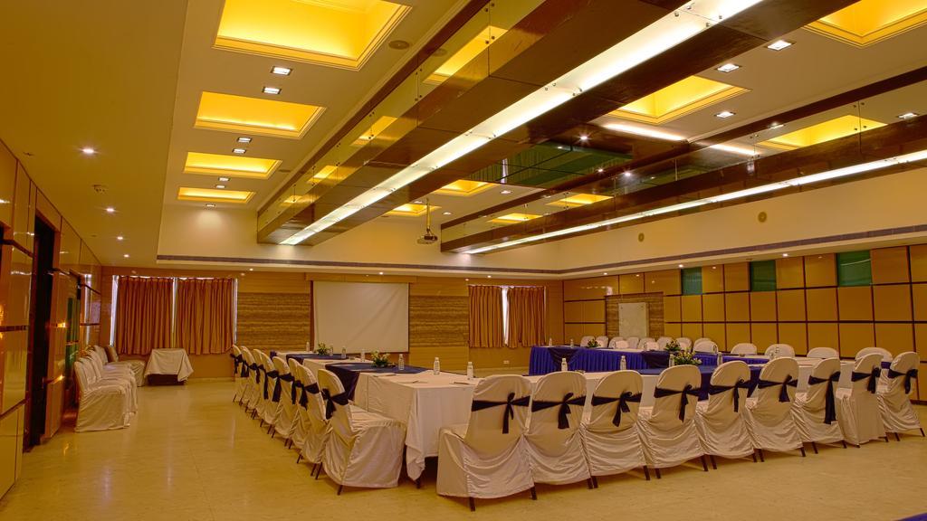 Hotel Gemini Continental, Hazratganj 4*