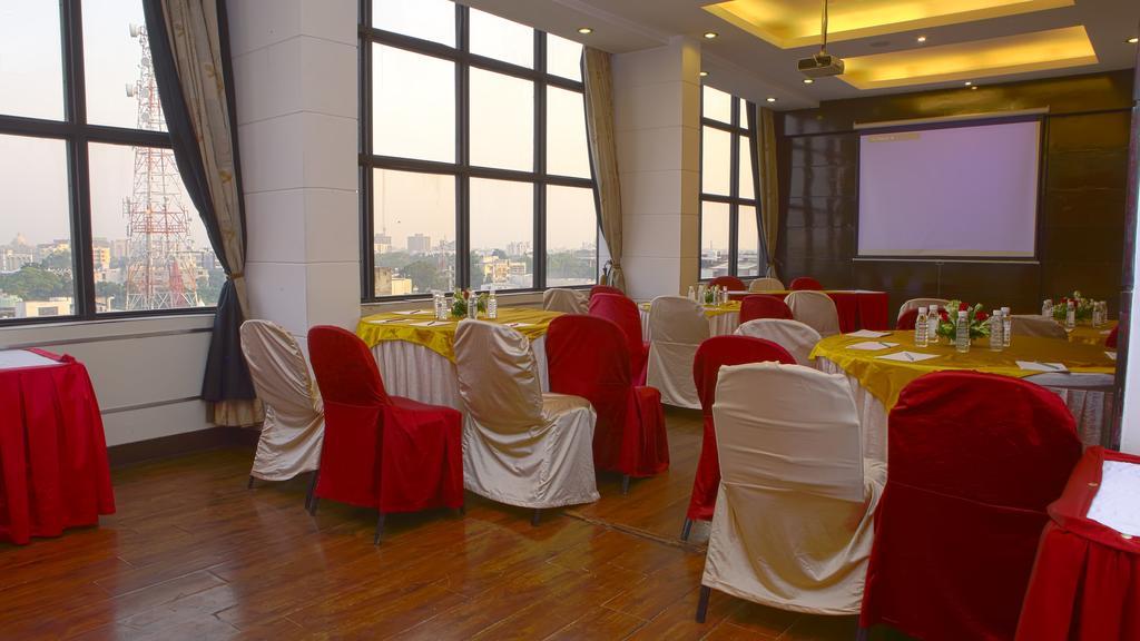 Gemini Continental, Hazratganj 4*