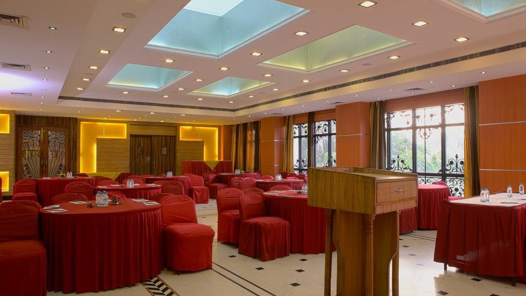 Gemini Continental, Hazratganj