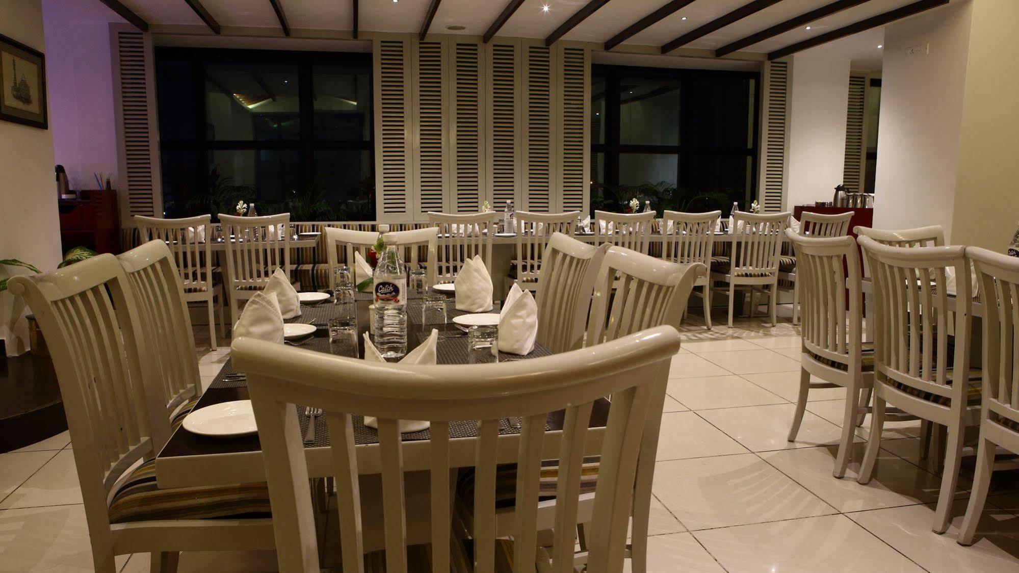 Hotel Gemini Continental, Hazratganj 4*