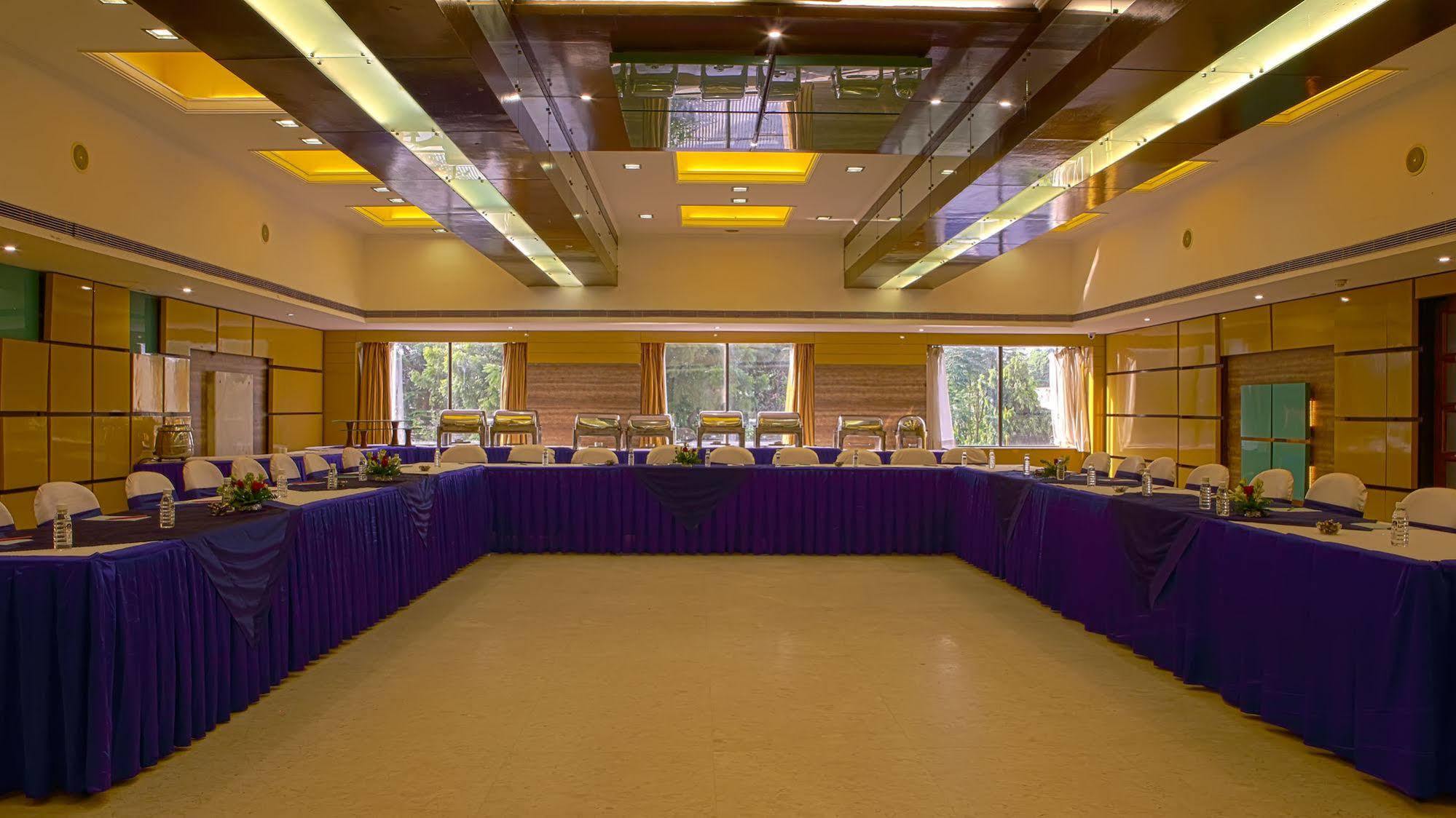 Gemini Continental, Hazratganj Hotel