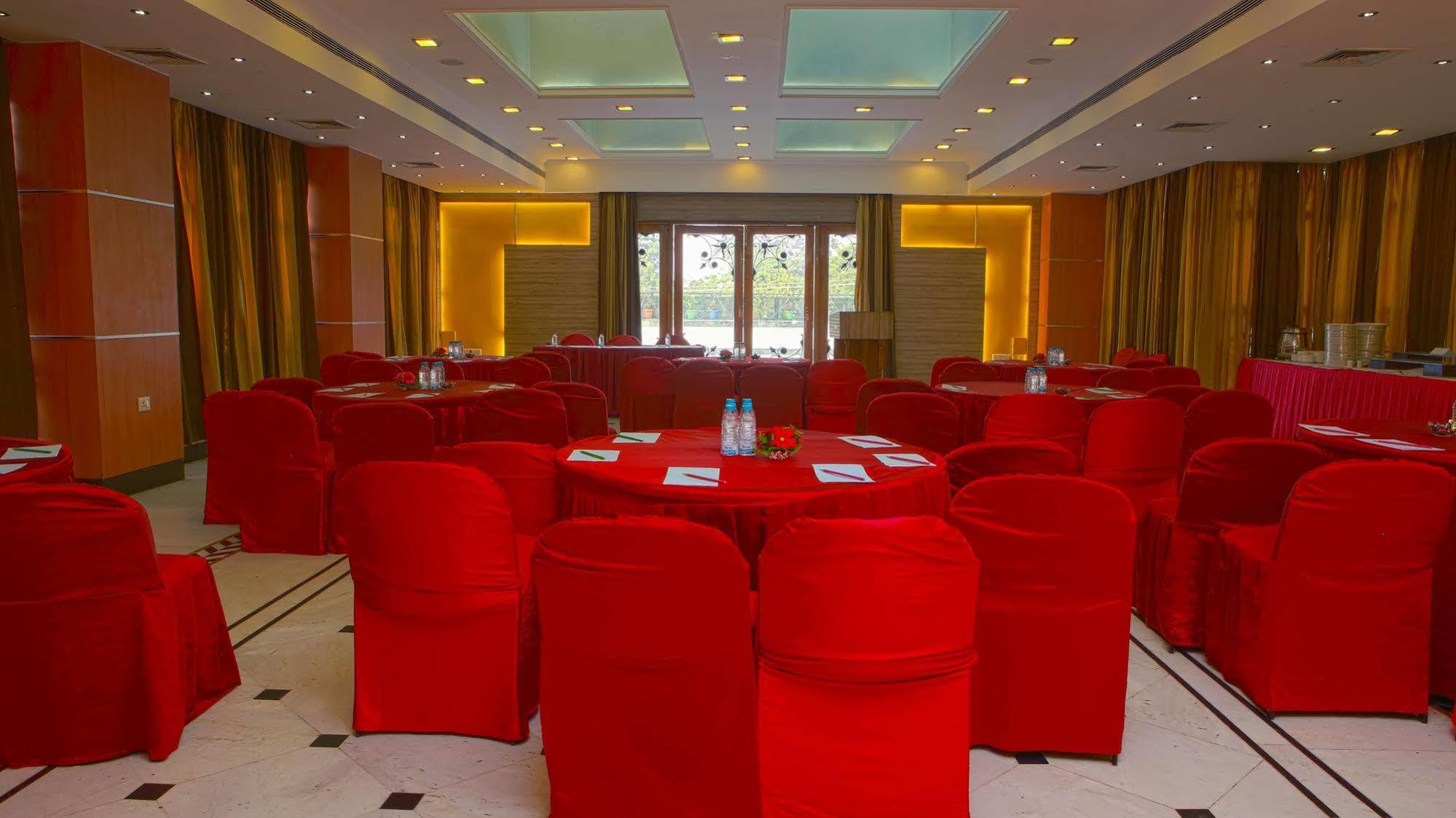 Gemini Continental, Hazratganj 4*
