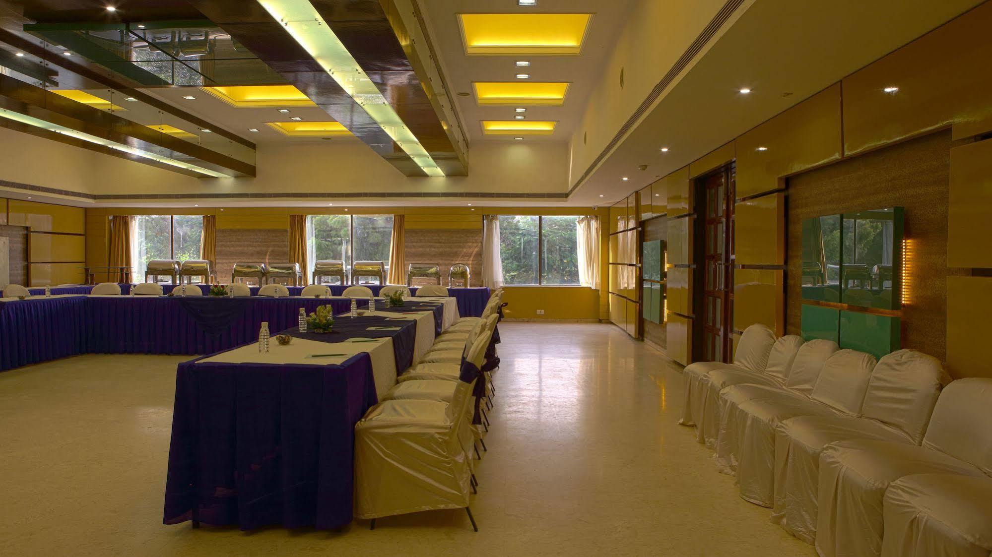 Gemini Continental, Hazratganj 4* Lucknow