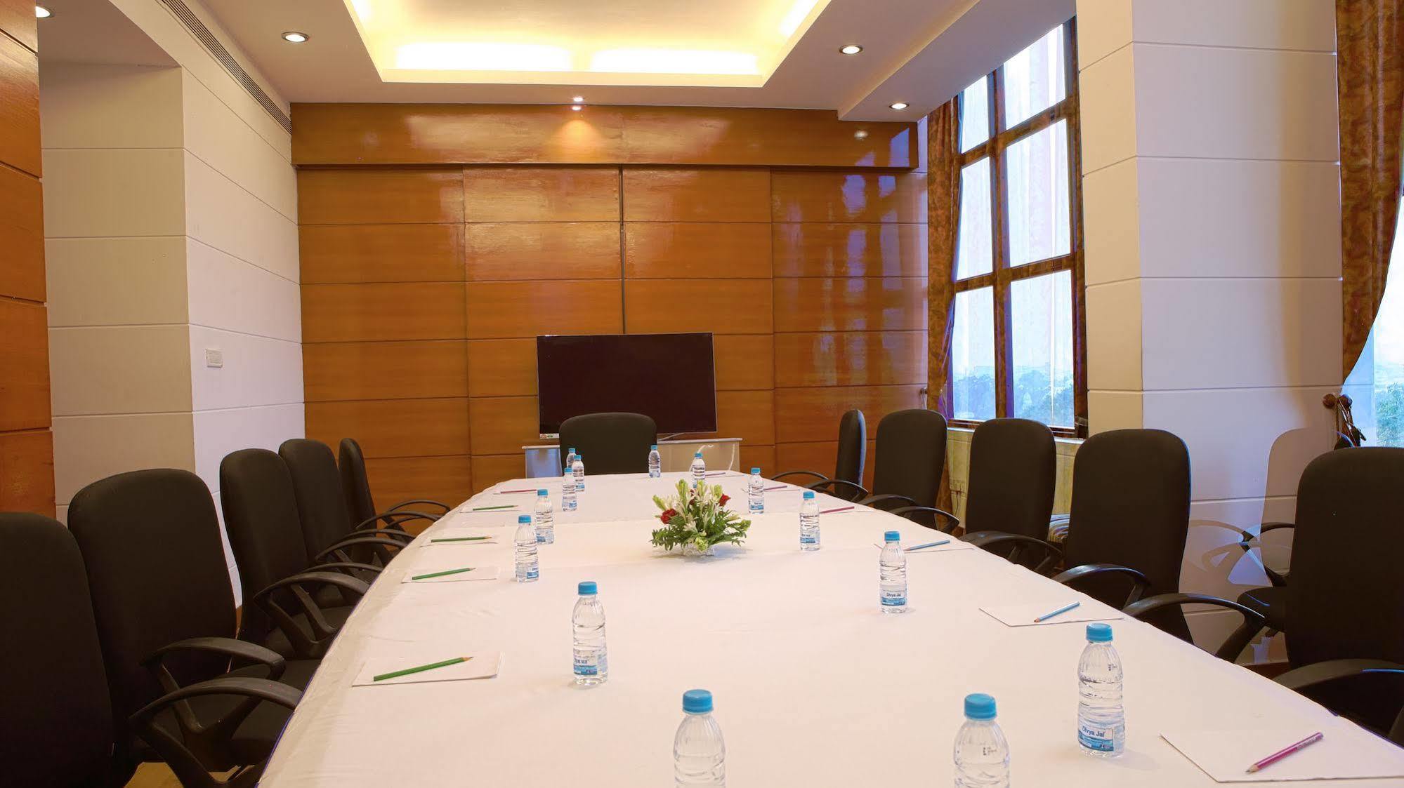 Gemini Continental, Hazratganj Lucknow