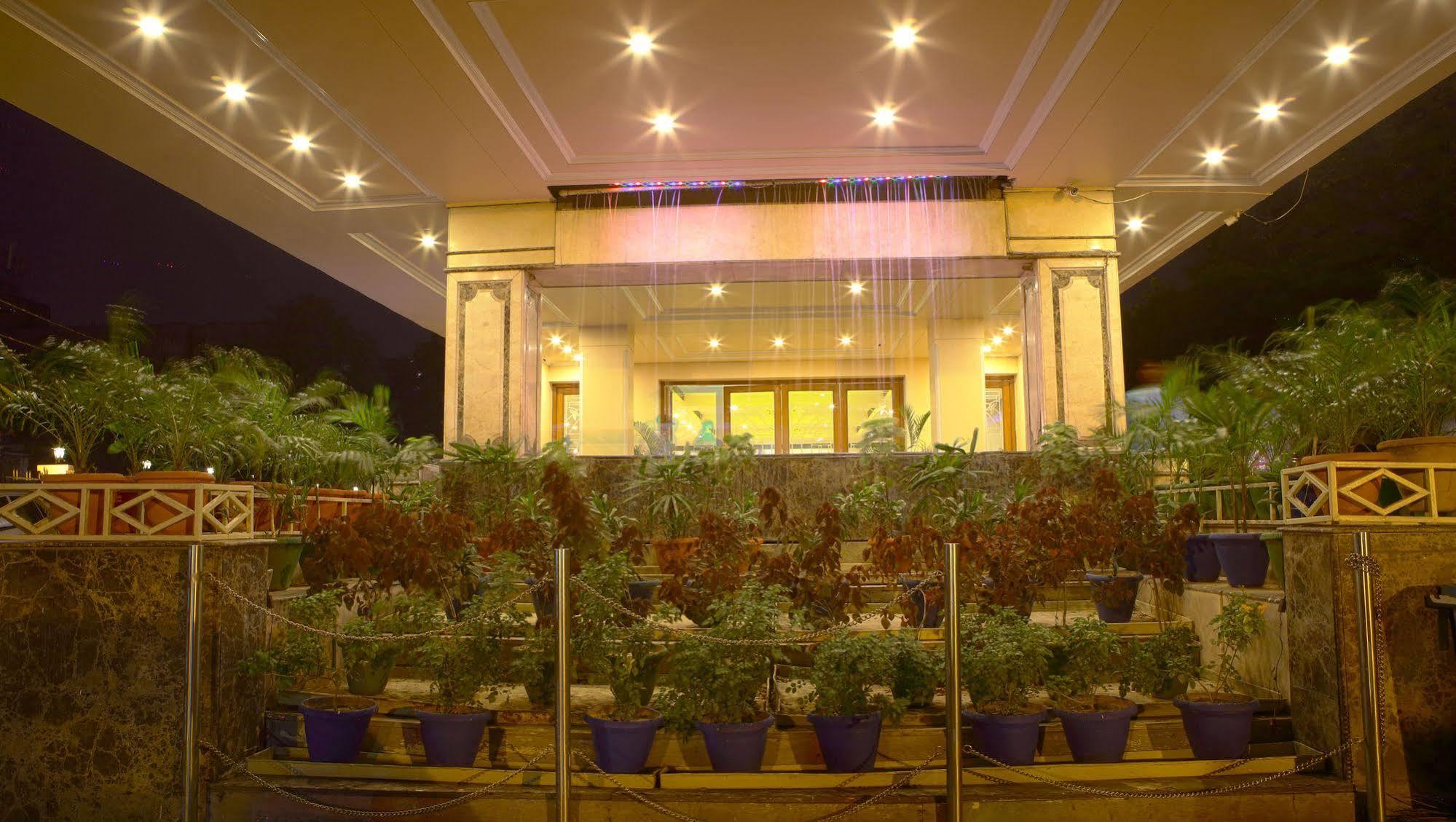 Gemini Continental, Hazratganj