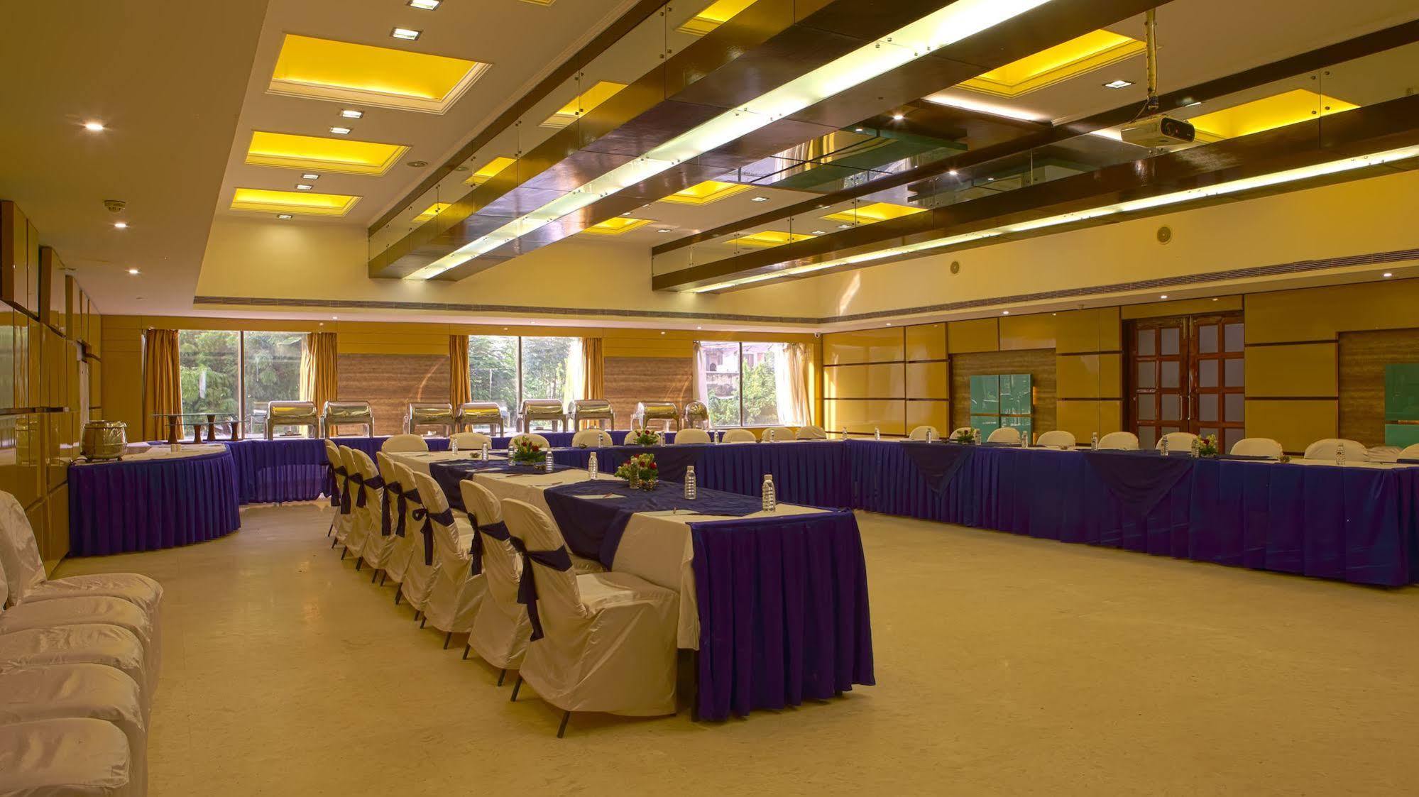 Gemini Continental, Hazratganj Hotel