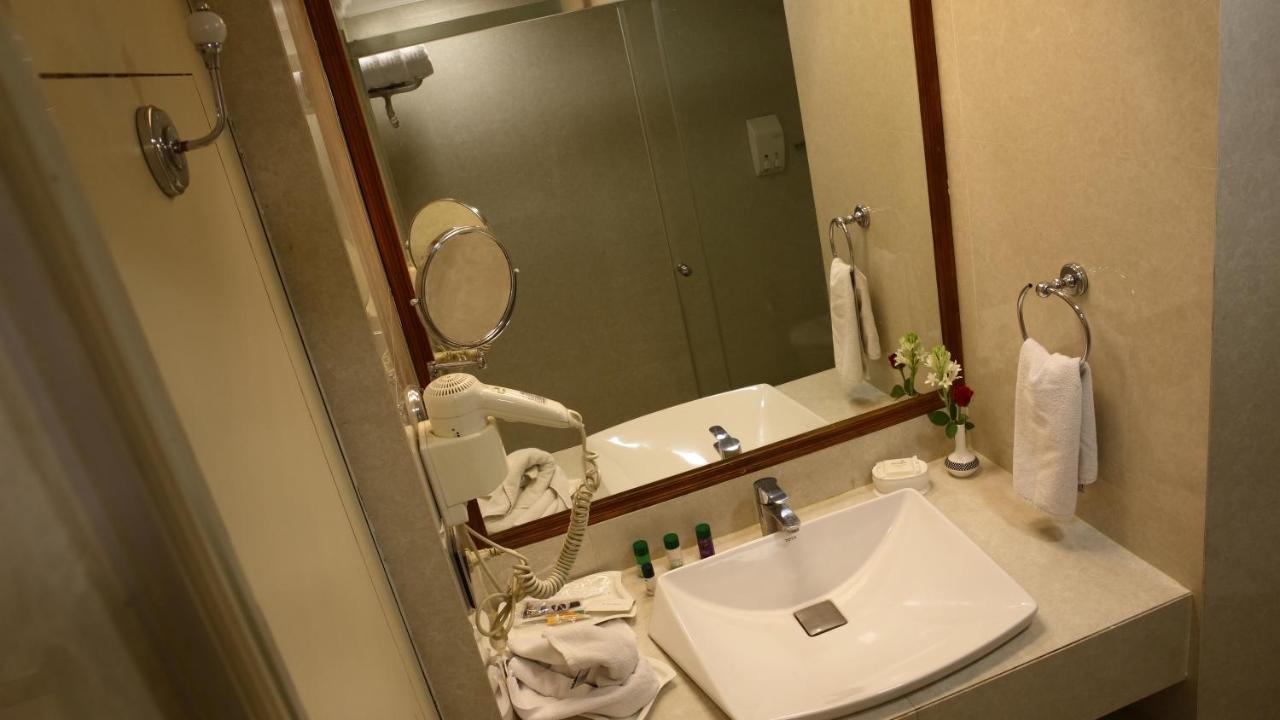 Gemini Continental, Hazratganj 4* Lucknow