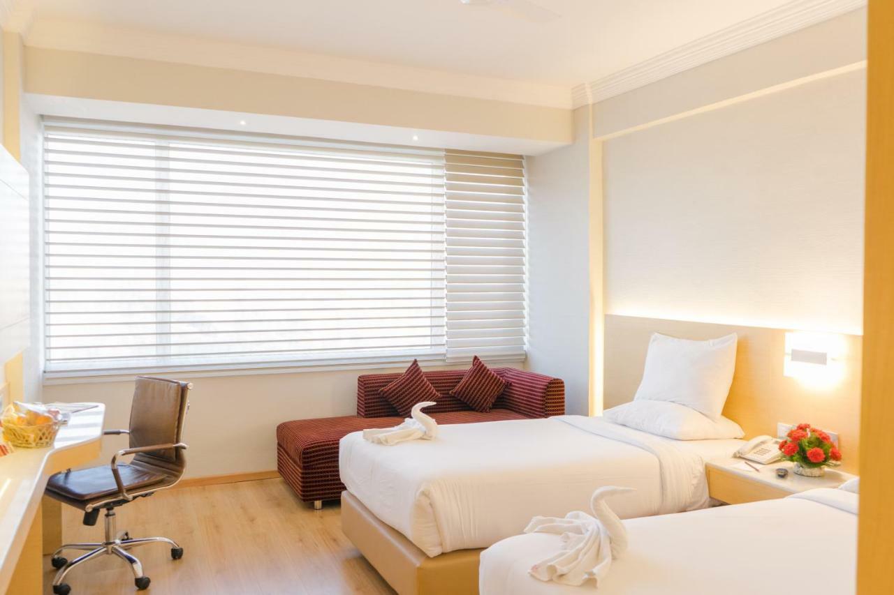 Gemini Continental, Hazratganj Hotel