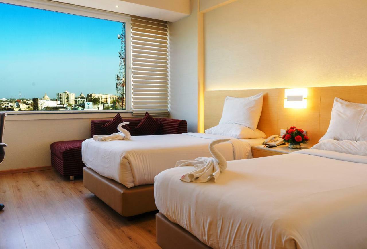 Gemini Continental, Hazratganj Hotel