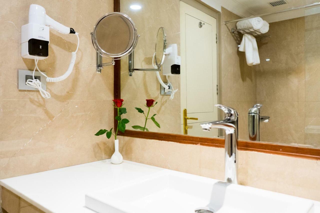 Hotel Gemini Continental, Hazratganj Lucknow